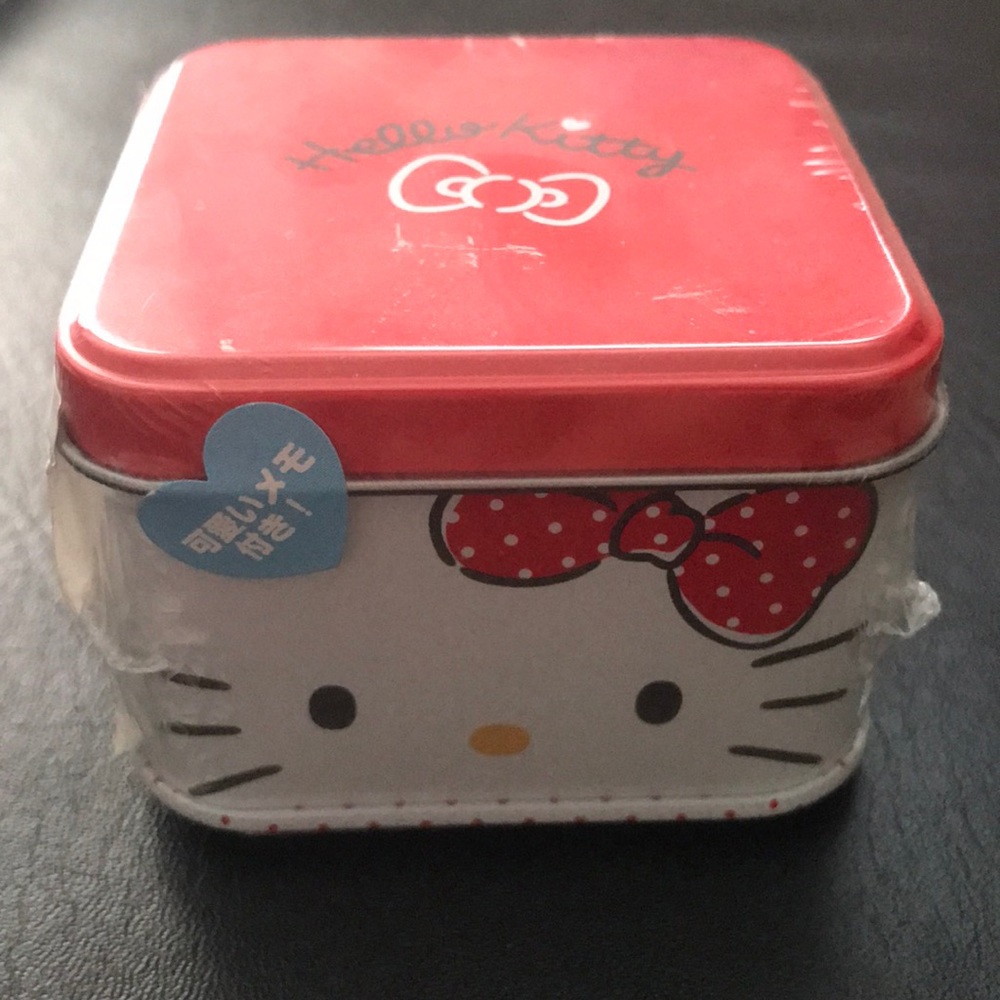 Sanrio Hello Kitty Memo with Tin